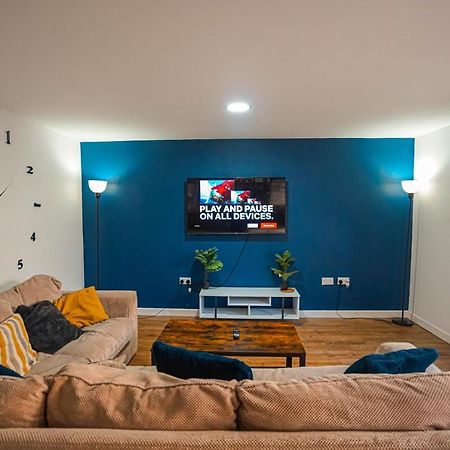 Private And Spacious 2 Bedroom House - Free Parking! كارديف المظهر الخارجي الصورة