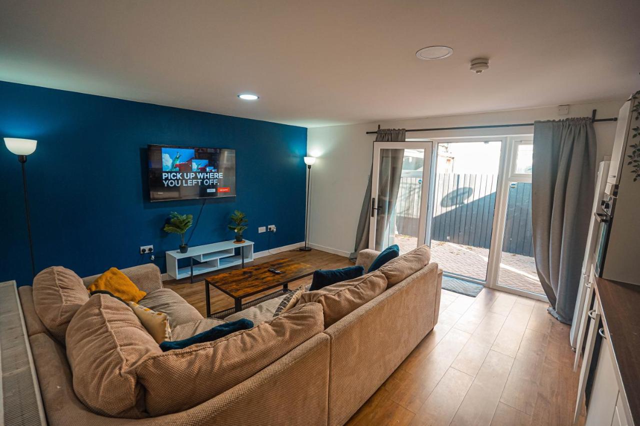 Private And Spacious 2 Bedroom House - Free Parking! كارديف المظهر الخارجي الصورة