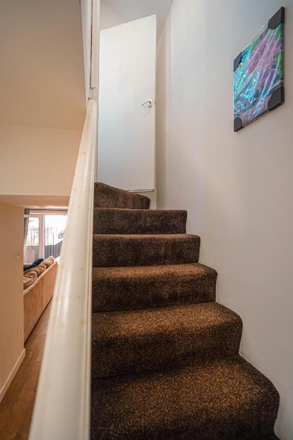 Private And Spacious 2 Bedroom House - Free Parking! كارديف المظهر الخارجي الصورة
