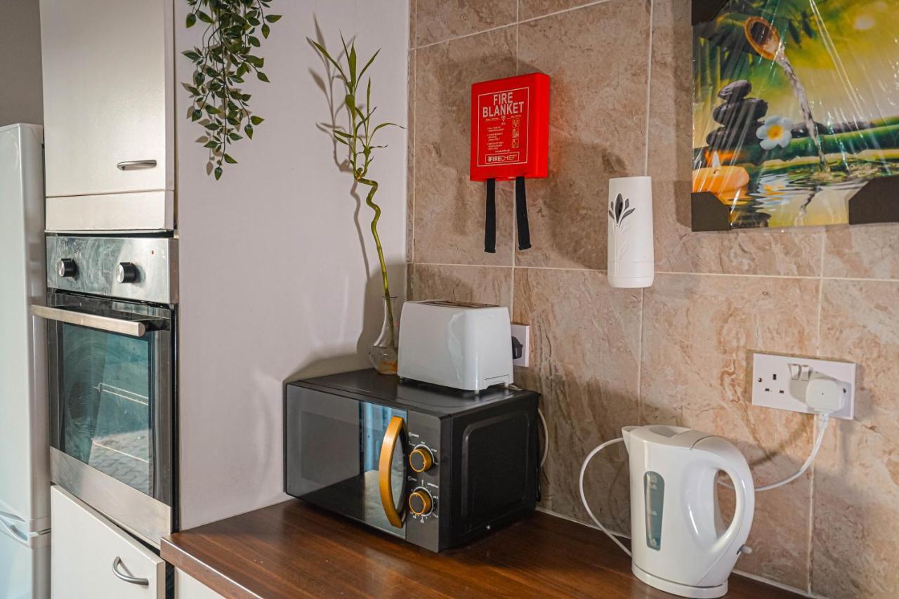 Private And Spacious 2 Bedroom House - Free Parking! كارديف المظهر الخارجي الصورة