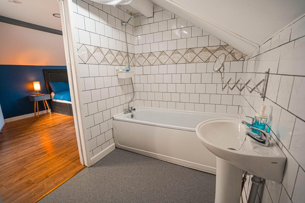 Private And Spacious 2 Bedroom House - Free Parking! كارديف المظهر الخارجي الصورة