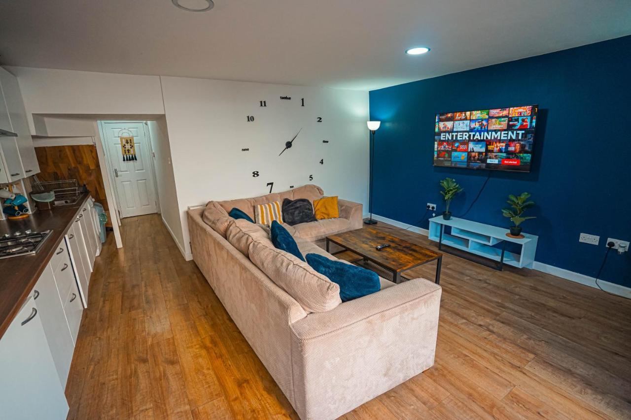 Private And Spacious 2 Bedroom House - Free Parking! كارديف المظهر الخارجي الصورة