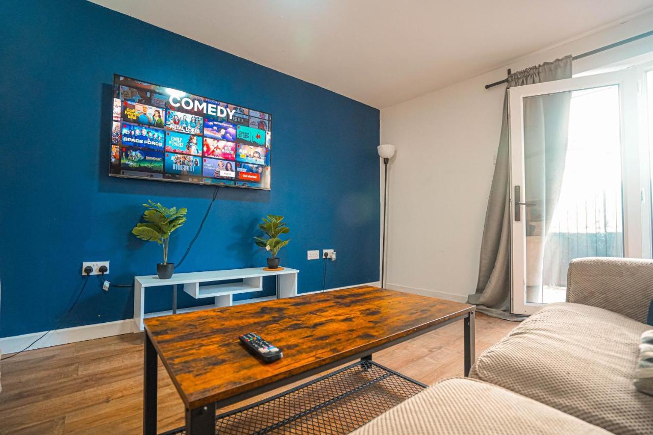 Private And Spacious 2 Bedroom House - Free Parking! كارديف المظهر الخارجي الصورة
